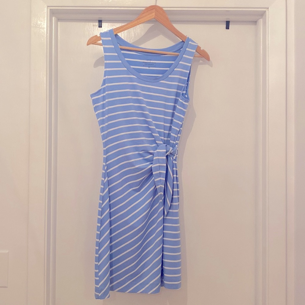 NWT XS Vineyard Vines Sankaty side tie dress.